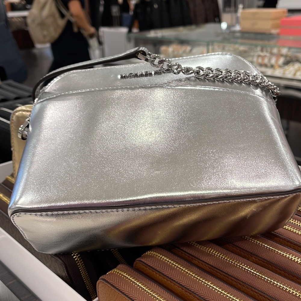 MICHAEL KORS Jet Set Medium Logo Dome Satchel
Silver XCROSS XBODY - Picture 9 of 16